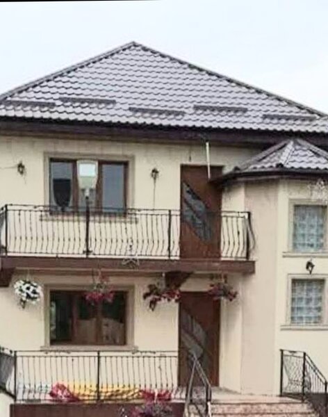 Case la rosu si la cheie -echipa cu experienta
